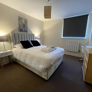 https://259-millharbour.cambridgehotelsuk.com